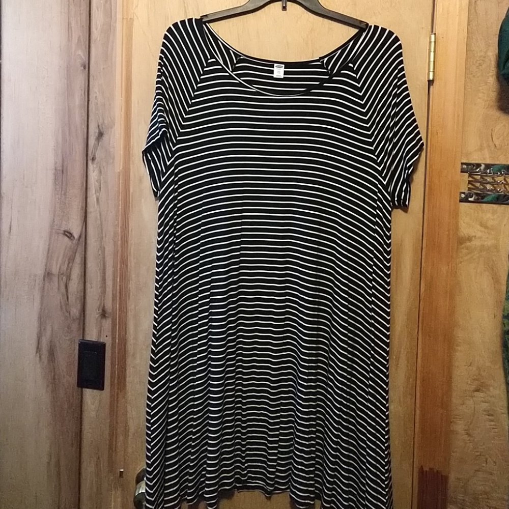 Old Navy swing dress black and white xxl